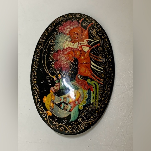 Vtg Soviet Era Russian Artist Signed Hand Painted Lacquer Pinback Brooch - Picture 6 of 11